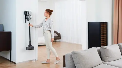 belaidis dulkių siurblys ant sienos