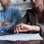 Skyrybos horizonte: 2 nematomi ženklai, kad santuoka griūva Skyrybos horizonte: 2 nematomi ženklai, kad santuoka griūva